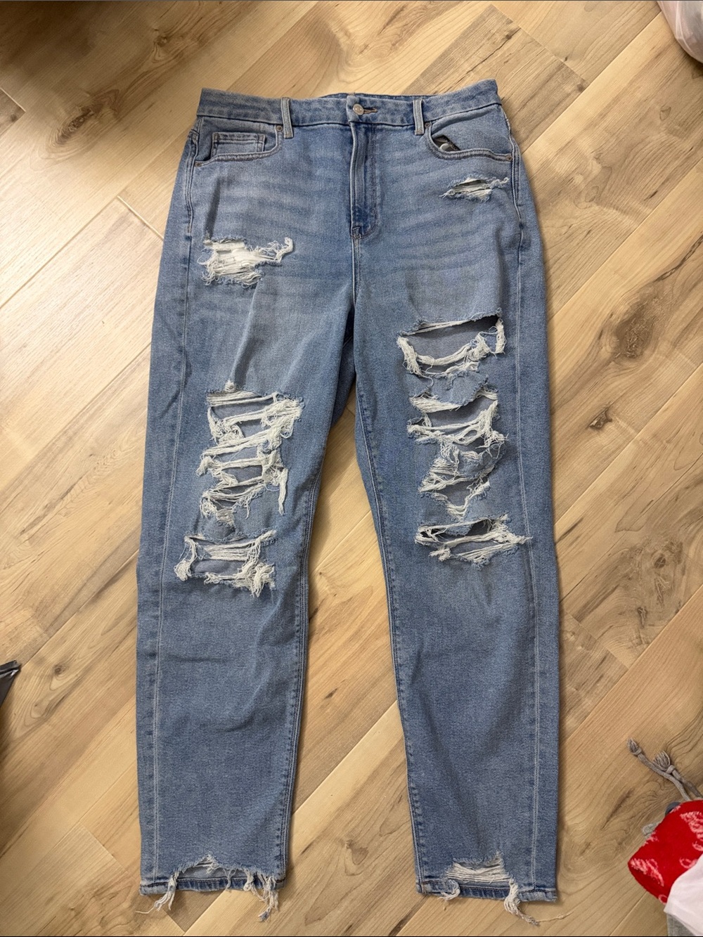 NWT Size 14 American Eagle high waisted ripped jeans